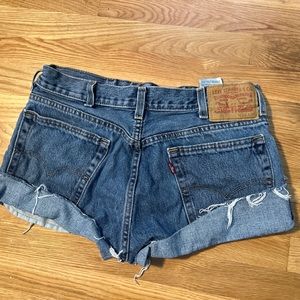 LEVIS VINTAGE DENIM SHORTS - DARK WASH. Very good condition. W 32 L 36